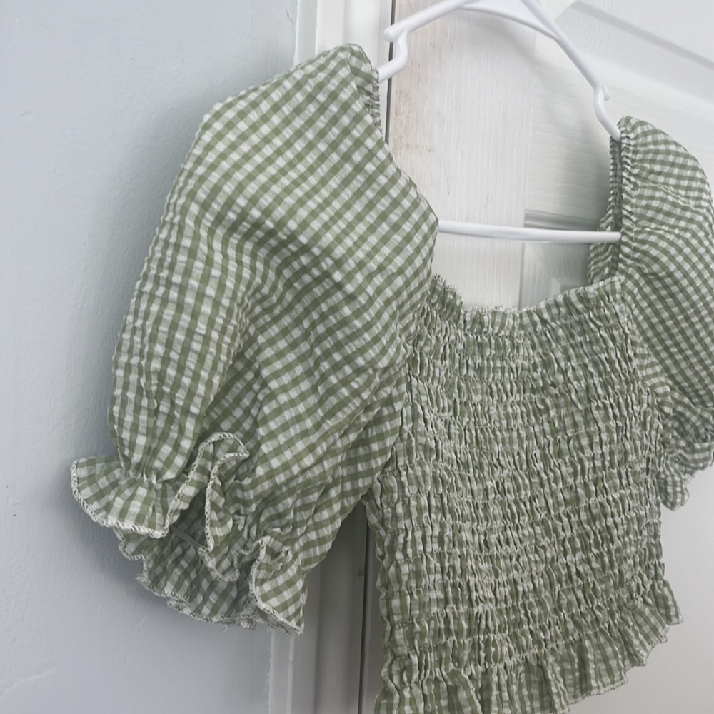 This blouse is from SHEIN in the size XS. The color contains a green & white - Picture 3 of 4